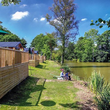Upton Lakes Lodges Cullompton Exterior photo