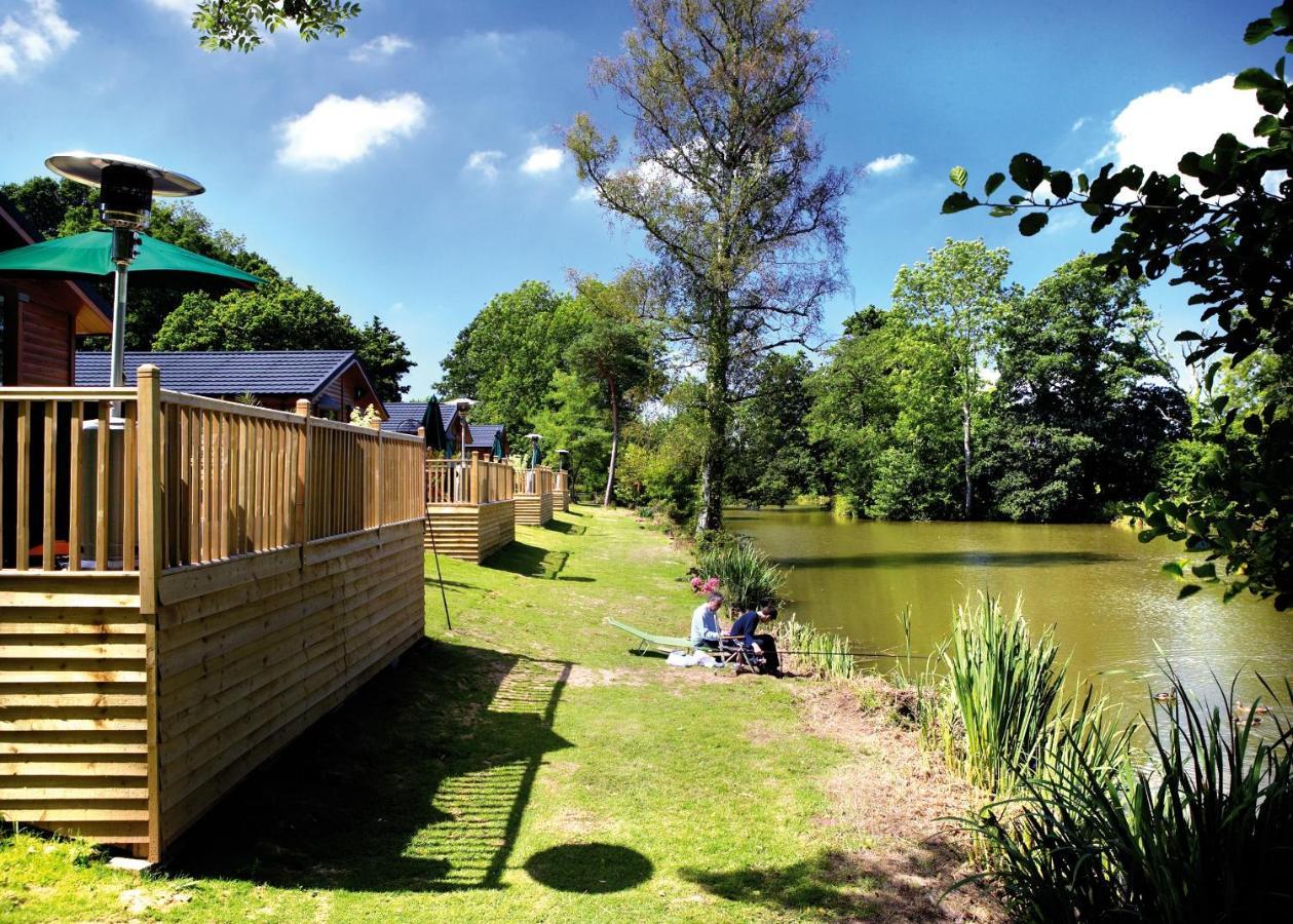 Upton Lakes Lodges Cullompton Exterior photo